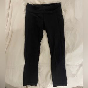 black capri lululemon leggings